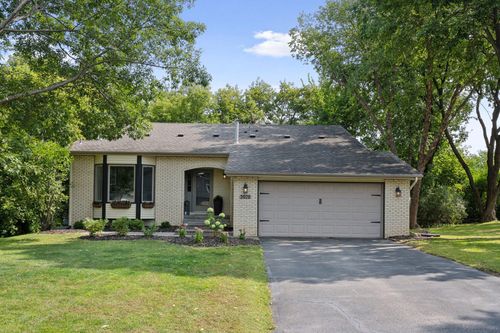 5070 Evergreen Ln N, Plymouth, MN, 55442-2259 | Card Image