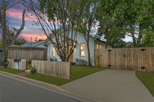 2404 Santa Rita St, Austin, TX, 78702-4626 | Card Image