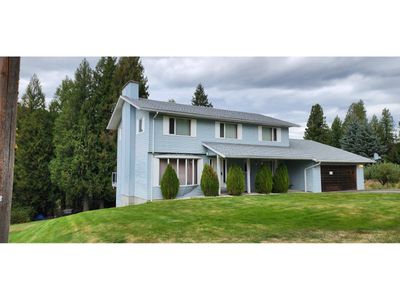 1975 Old Salmo Rd, House other with 5 bedrooms, 4 bathrooms and 6 parking in Fruitvale BC | Image 2