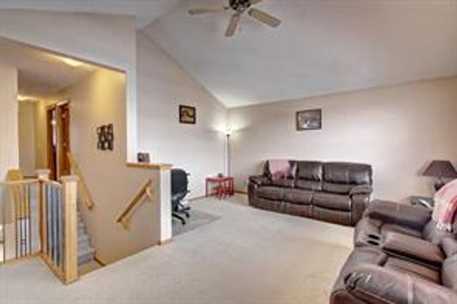 384 New Brighton Dr Se, House detached with 4 bedrooms, 3 bathrooms and 4 parking in Calgary AB | Image 11