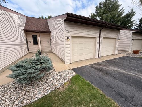 2713 Stonebluff Drive Sw, Wyoming, MI, 49519 | Card Image