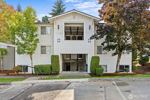 f105-15415 35th Ave W, Lynnwood, WA, 98087-8424 | Card Image