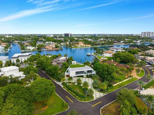 19 Gatehouse Rd, Sea Ranch Lakes, FL, 33308-2943 | Card Image