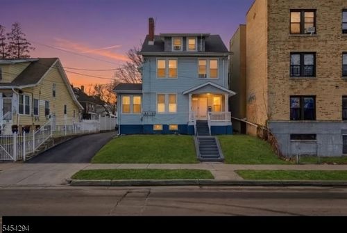 575 Sanford Ave, Newark, NJ, 07106-2504 | Card Image