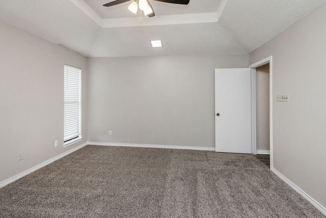 1906 Lavaca Trl, House other with 3 bedrooms, 2 bathrooms and null parking in Carrollton TX | Image 9