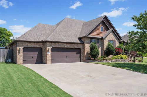 5714 Nottingham Pl, Bartlesville, OK, 74006-6972 | Card Image