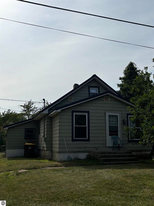 1004 Wilson Blvd, Saint Louis, MI, 48880-1120 | Card Image
