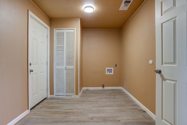 208 Avenue X, House other with 3 bedrooms, 2 bathrooms and null parking in Levelland TX | Image 15