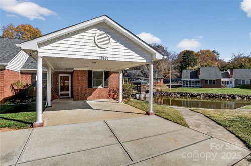 19-19950 Oak Leaf Cir, Cornelius, NC, 28031-9632 | Card Image
