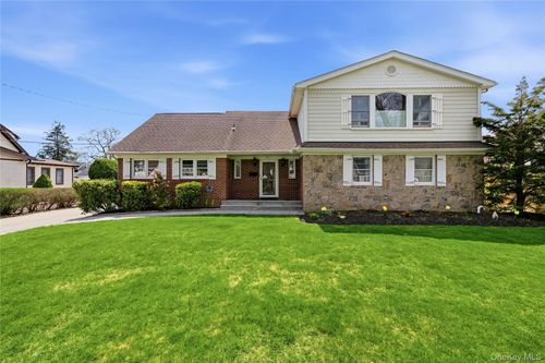 36 Hemlock Ln, Bay Shore, NY, 11706-7811 | Card Image