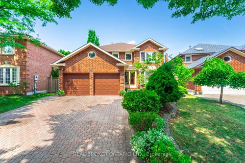 206 Gwendolyn St, Pickering, ON, L1V4N9 | Card Image