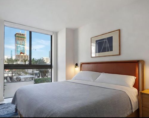 1210-11 Ne 6th, Miami, FL, 33132 | Card Image