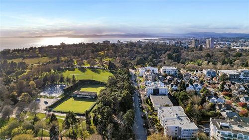 207-1050 Park Blvd, Victoria, BC, V8V2T4 | Card Image