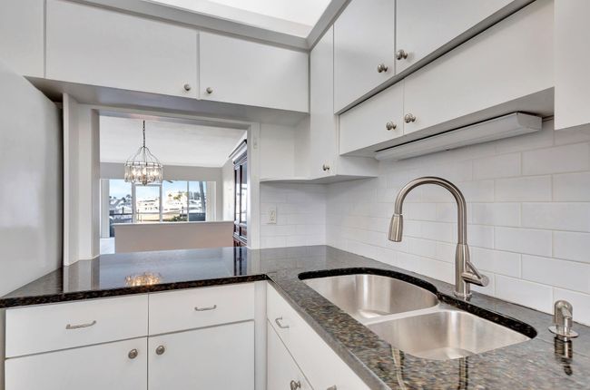 APT-102 - 21 Yacht Club Dr, Condo with 2 bedrooms, 2 bathrooms and null parking in North Palm Beach FL | Image 6