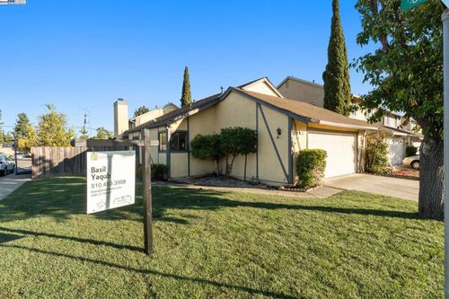 100 Boardwalk Way, Hayward, CA, 94544-6549 | Card Image