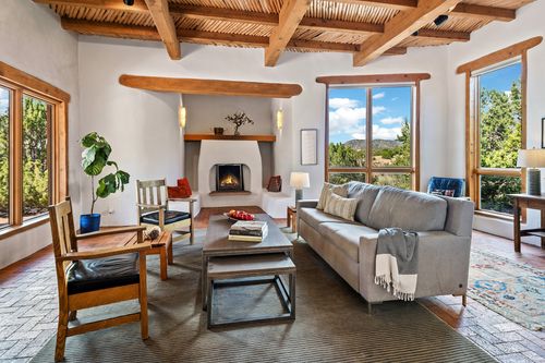 46 Laughing Horse Ln, Santa Fe, NM, 87508-9484 | Card Image