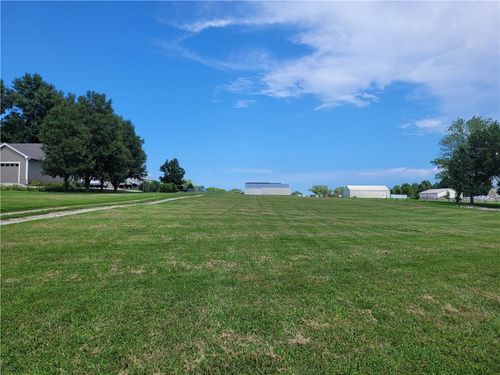 3923 S Rust Rd, Grain Valley, MO, 64029-9228 | Card Image