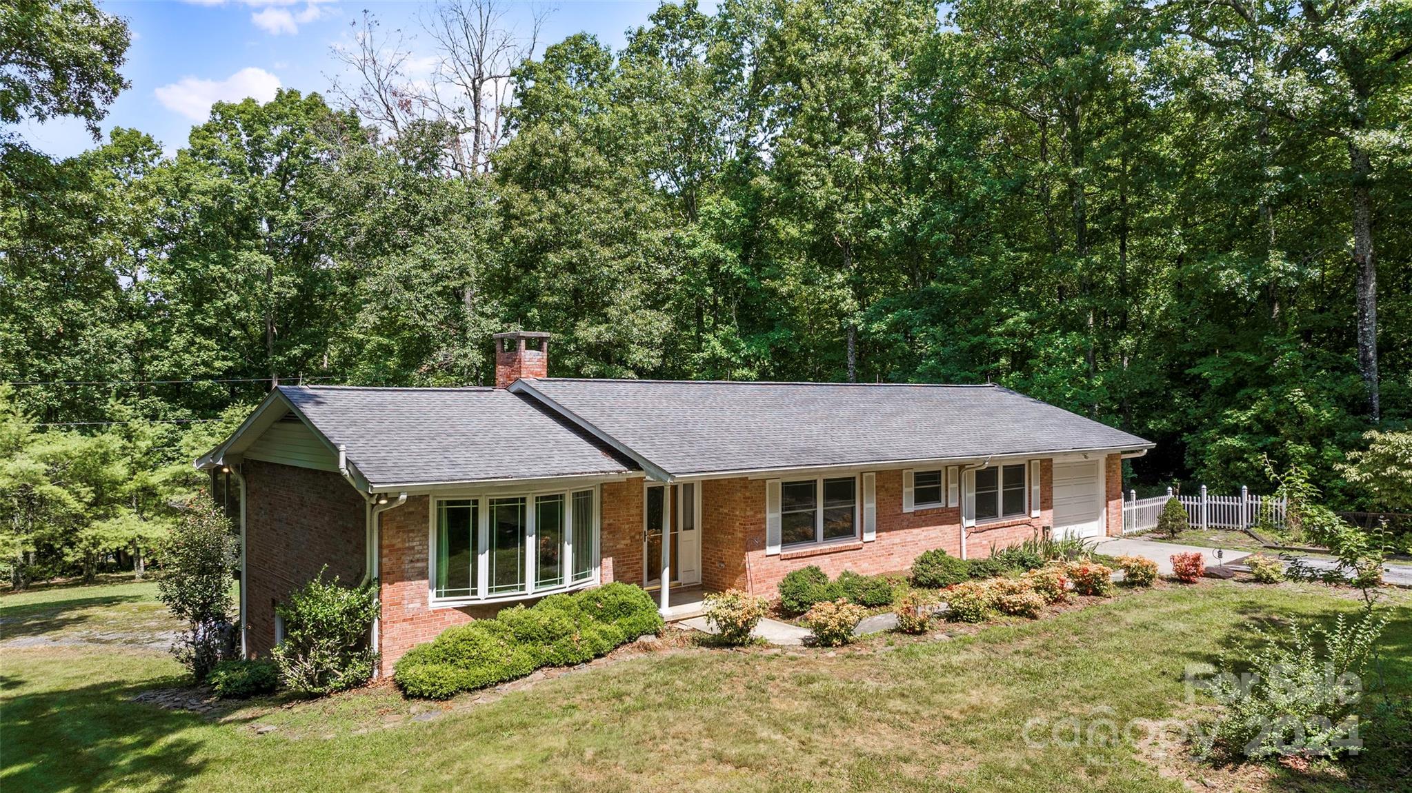 Jeter Mountain Ter, Hendersonville, NC 28739