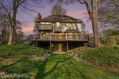 3575 Clark Cir, Commerce Township, MI, 48382-1853 | Card Image