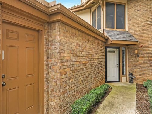 19 Park Ln, Bedford, TX, 76021-7117 | Card Image