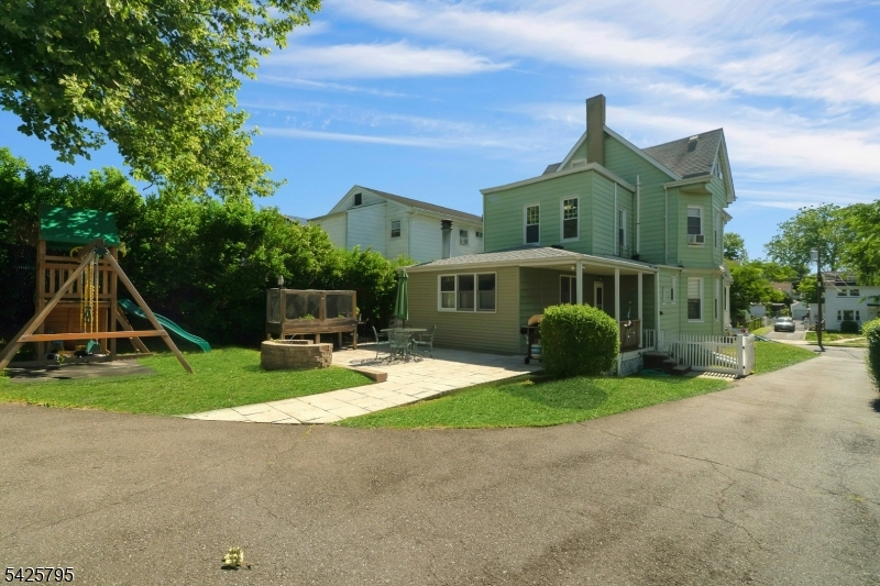 Residential Income in Belleville Twp. 2