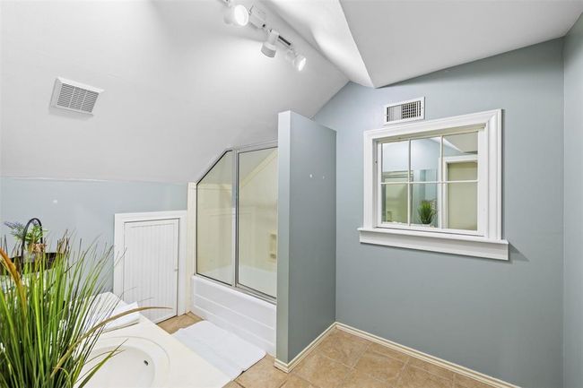 Bathroom upstairs with tub/shower combo. | Image 19