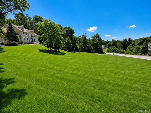 8 Brian Ct, Salisbury Mills, NY, 12577-5223 | Card Image