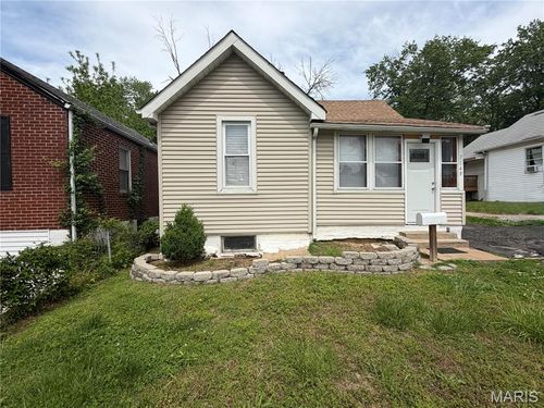 7043 Florence Pl, Jennings, MO, 63136-1032 | Card Image