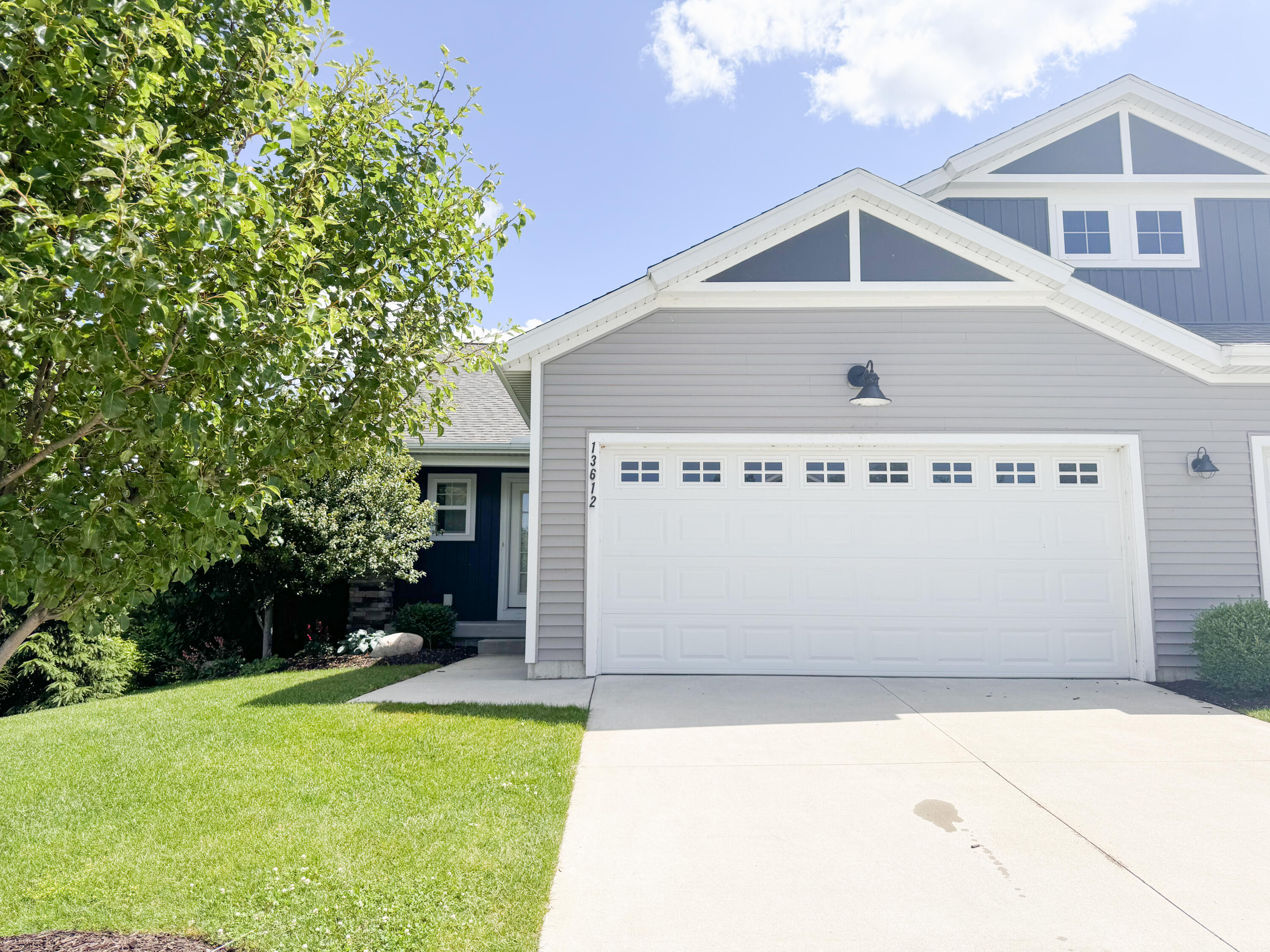 Legends View Ct, Holland, MI 49424
