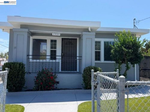 2050 102nd Ave, Oakland, CA, 94603-3316 | Card Image