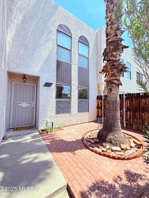 2166 N 1st Ave, Tucson, AZ, 85719-2901 | Card Image