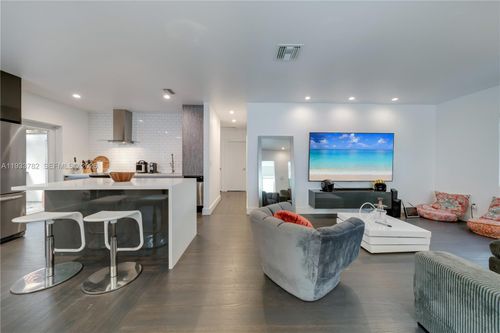 125 Nw 88th St, El Portal, FL, 33150-2425 | Card Image