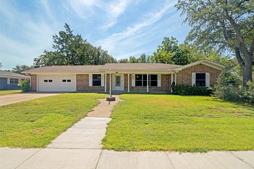 1107 Royal Dr, Kaufman, TX, 75142-3511 | Card Image