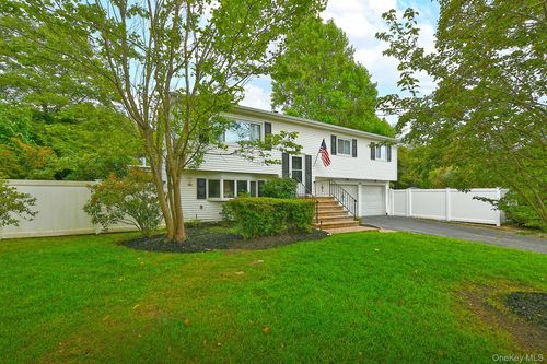 203 10th Ave, Holtsville, NY, 11742-2345 | Card Image