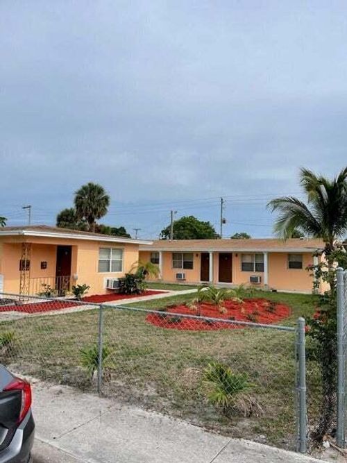 b-1564 W 28th St, Riviera Beach, FL, 33404-4065 | Card Image