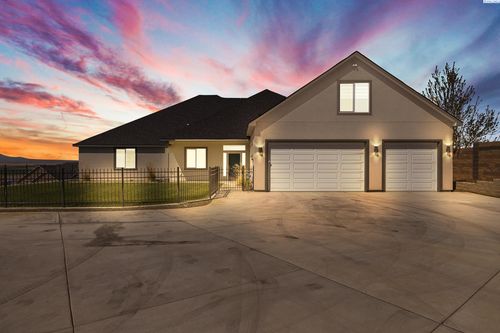 6631 Collins Rd, West Richland, WA, 99353-8332 | Card Image