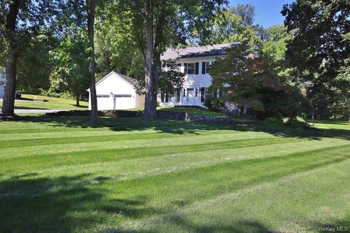 42 Willow Dr, East Fishkill, NY, 12533-6238 | Card Image