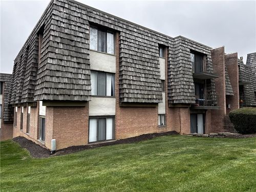 611 Forest Green Dr, Coraopolis, PA, 15108-2762 | Card Image