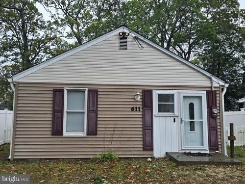 611 Anthony Ave, Toms River, NJ, 08753-7116 | Card Image