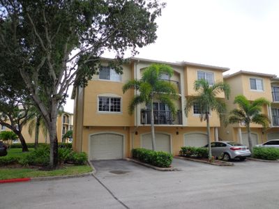 304 - 300 Crestwood Court N, Condo with 2 bedrooms, 2 bathrooms and null parking in Royal Palm Beach FL | Image 1