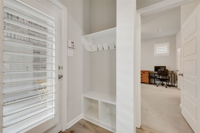Mudroom with visible vents | Image 15