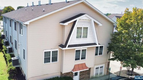 3 Doris Ln, Wallington, NJ, 07057-1061 | Card Image
