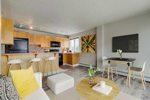 305 - 2515 14 A Street Sw, Home with 1 bedrooms, 1 bathrooms and 1 parking in Calgary AB | Card Image