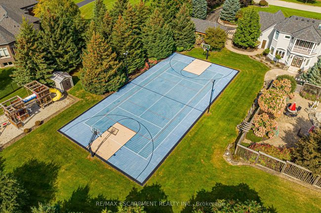 70 Oak Ave, House other with 6 bedrooms, 4 bathrooms and 7 parking in Dundas ON | Image 37