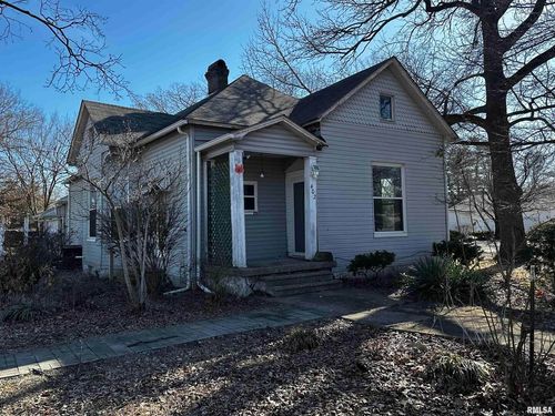 402 S Main St, Benton, IL, 62812-1710 | Card Image