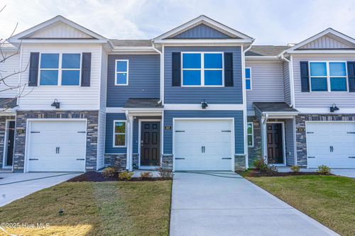 207 Maddox Drive, Aberdeen, NC, 28315 | Card Image