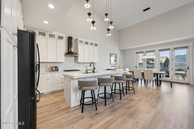 363 E Overlook Loop, Condo with 3 bedrooms, 4 bathrooms and null parking in Hideout UT | Image 10