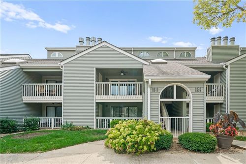 8819 W 106th Ter, Overland Park, KS, 66212-5572 | Card Image