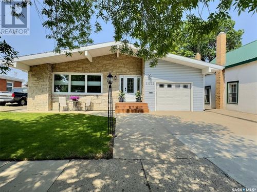 1017 2nd St, Estevan, SK, S4A0L6 | Card Image