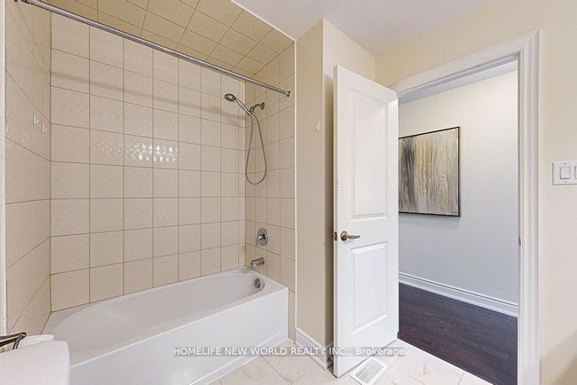 28 Av Horizon, House attached with 4 bedrooms, 3 bathrooms and 4 parking in Millbrook ON | Image 22